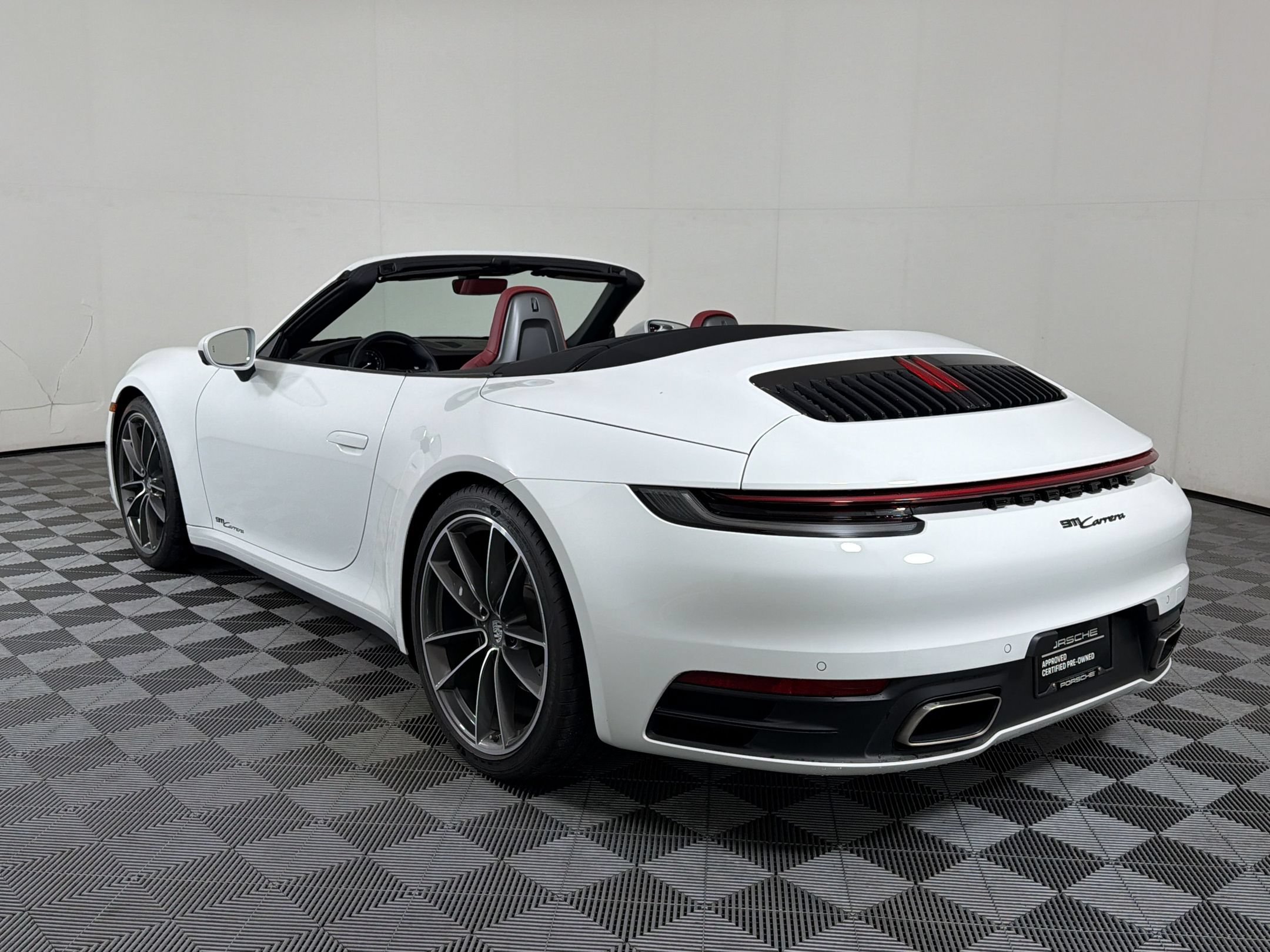 Certified 2024 Porsche 911 Carrera RWD image 3