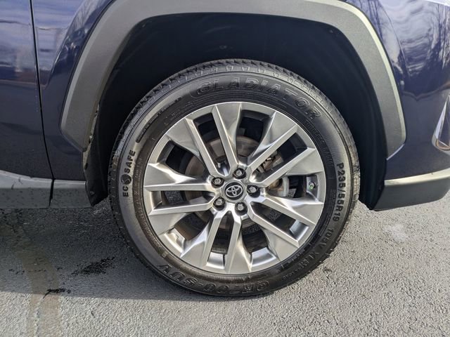 Used 2019 Toyota RAV4 XLE Premium image 11