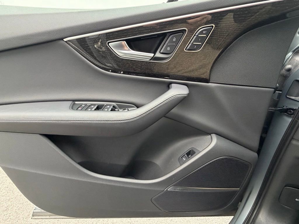 Used 2025 Audi Q7 3.0T Premium Plus image 29