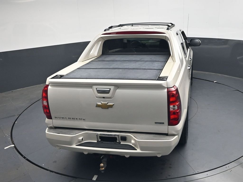 Used 2011 Chevrolet Avalanche LTZ AWD/4WD image 20
