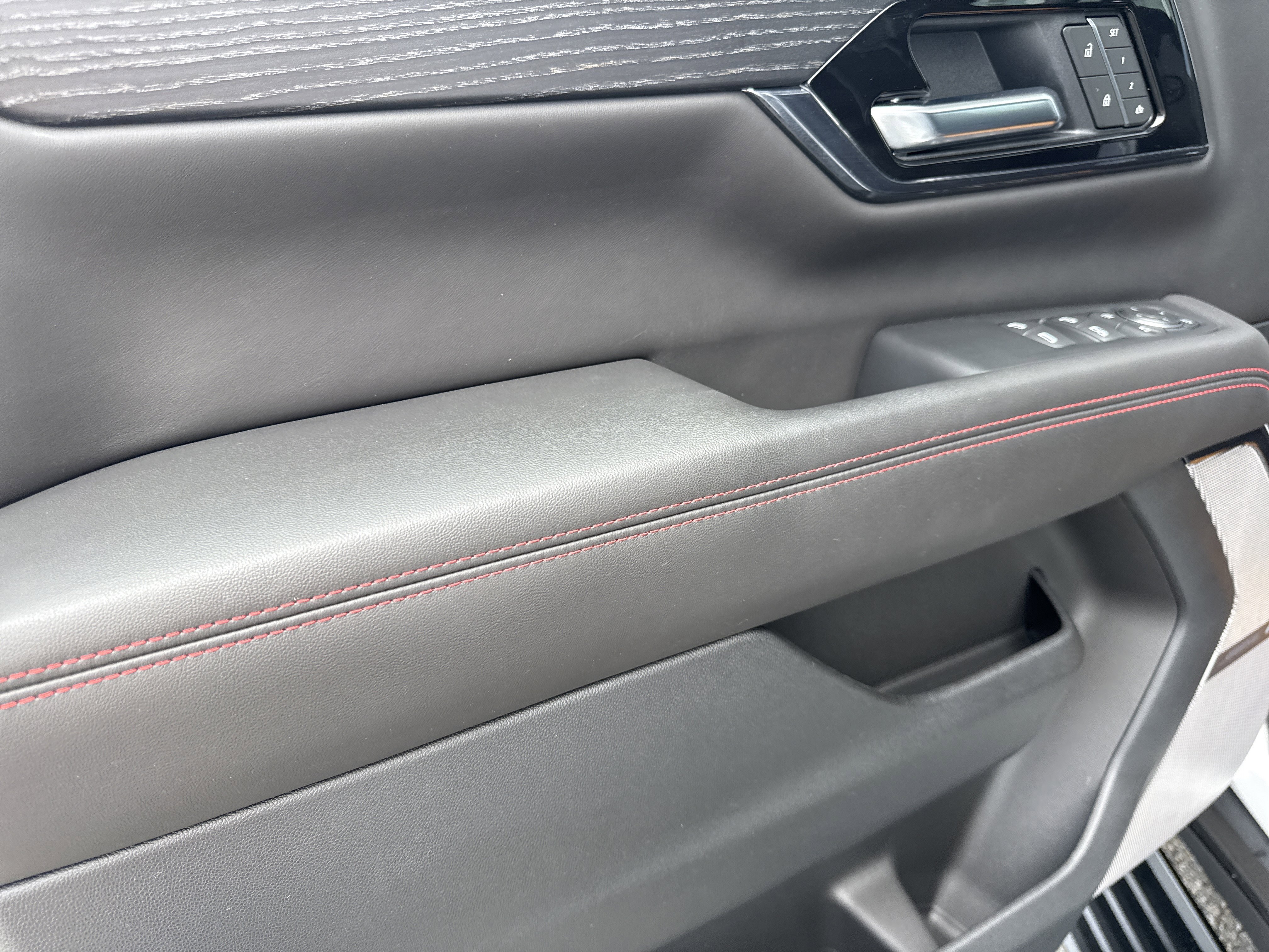 Used 2025 GMC Yukon AT4 Ultimate w/ LPO, Floor Liner Package image 7