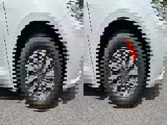 New 2023 Chrysler Pacifica Touring-L image 32