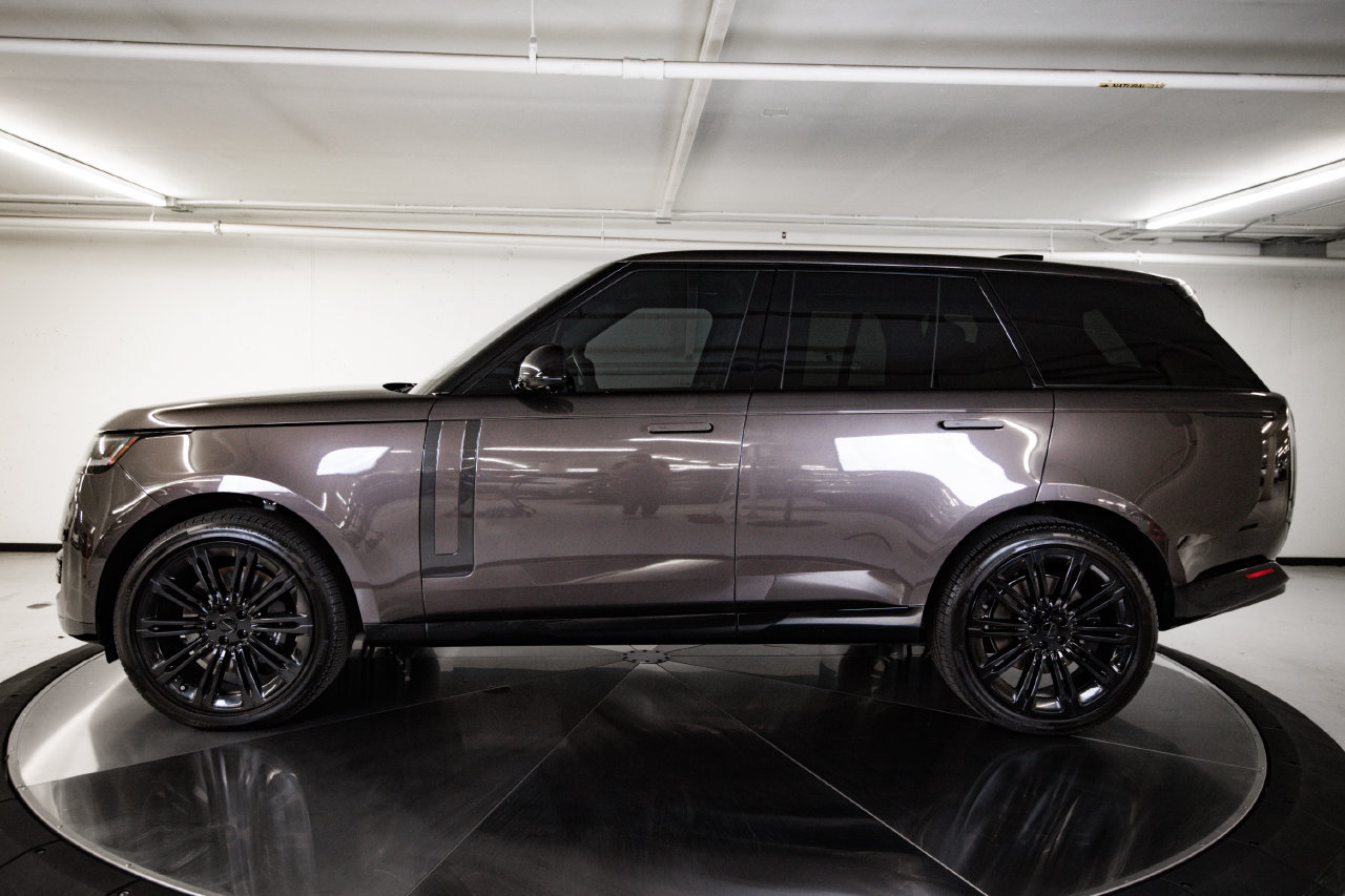 Used 2026 Land Rover Range Rover SE AWD/4WD image 2