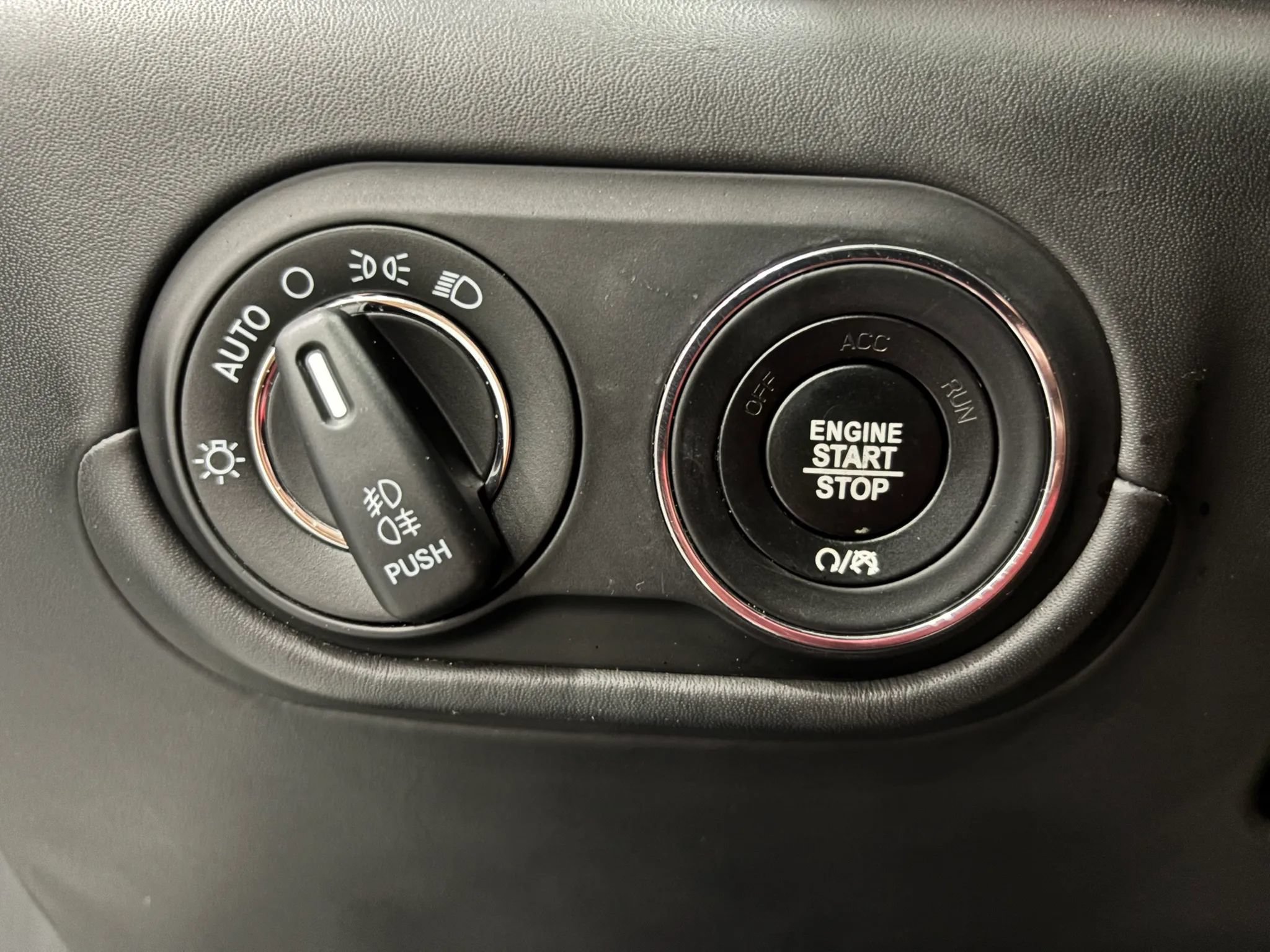 Used 2017 Maserati Levante AWD/4WD image 28
