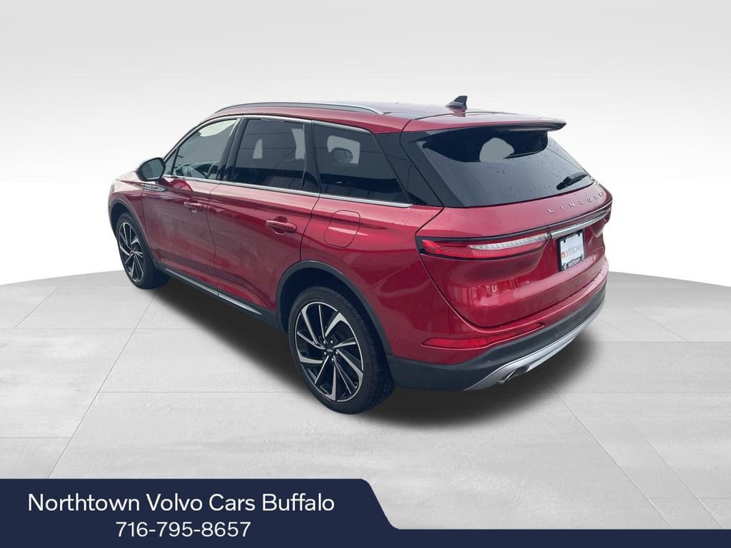 Used 2023 Lincoln Corsair Reserve w/ Rear Removable Package Tray image 3