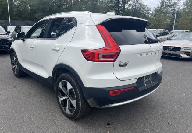 Used 2024 Volvo XC40 B5 Plus w/ Protection Package Premier AWD/4WD image 4