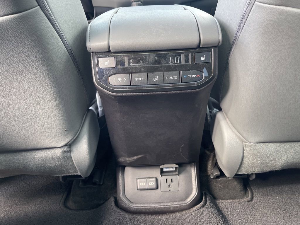 Used 2023 Toyota Highlander Platinum image 13