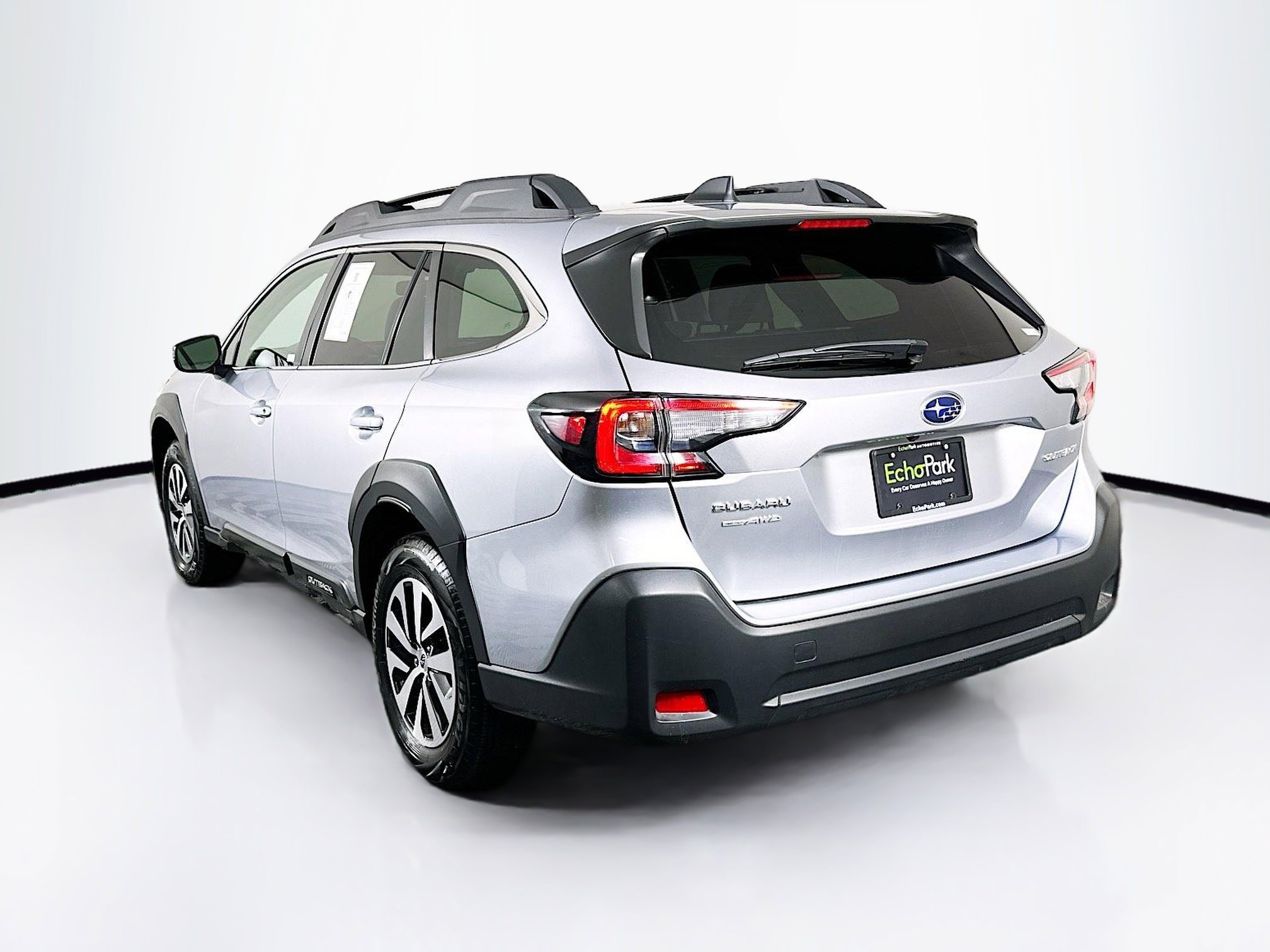 Used 2025 Subaru Outback Premium AWD/4WD image 5