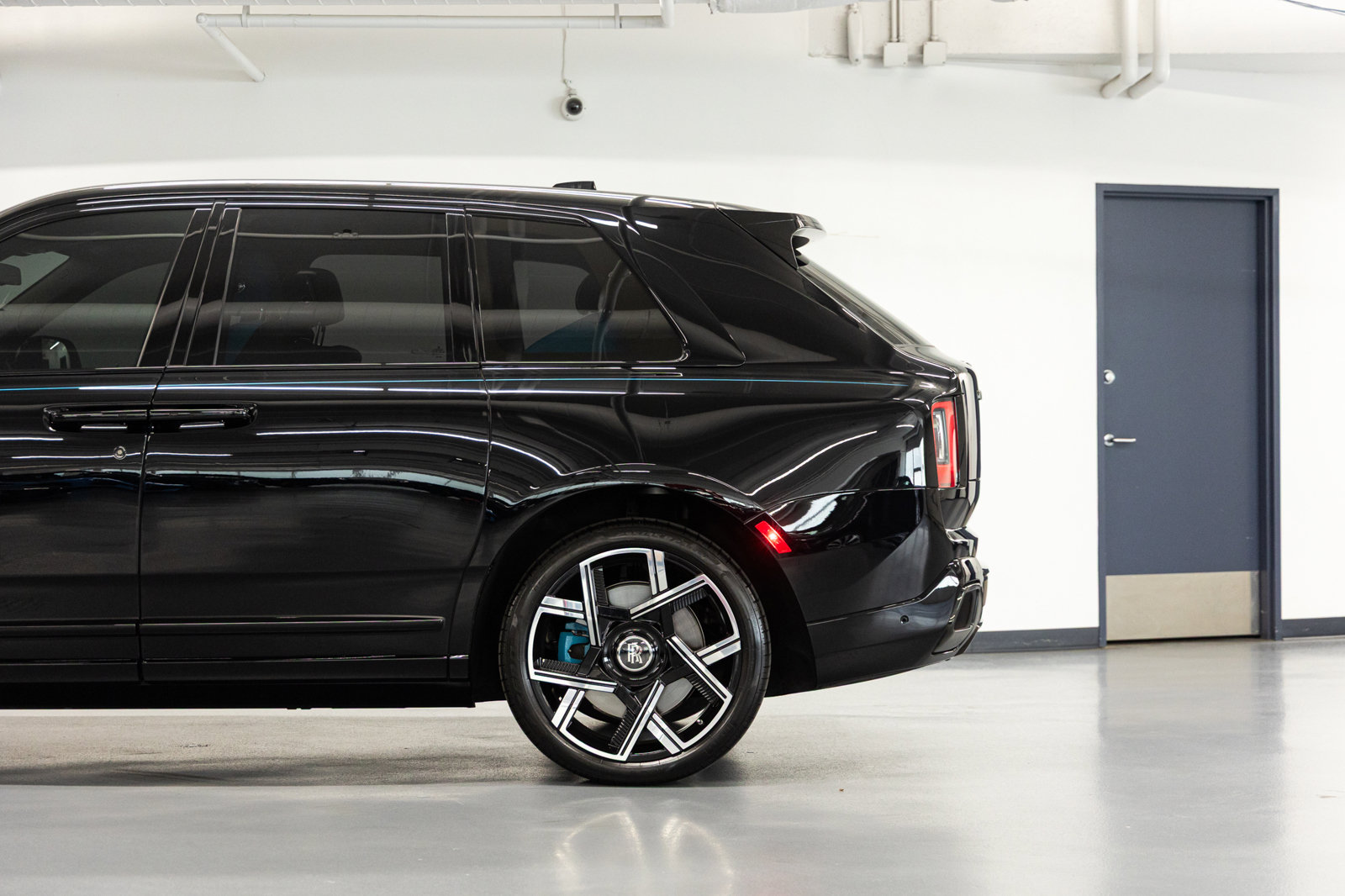 Certified 2025 Rolls-Royce Cullinan Black Badge AWD/4WD image 13