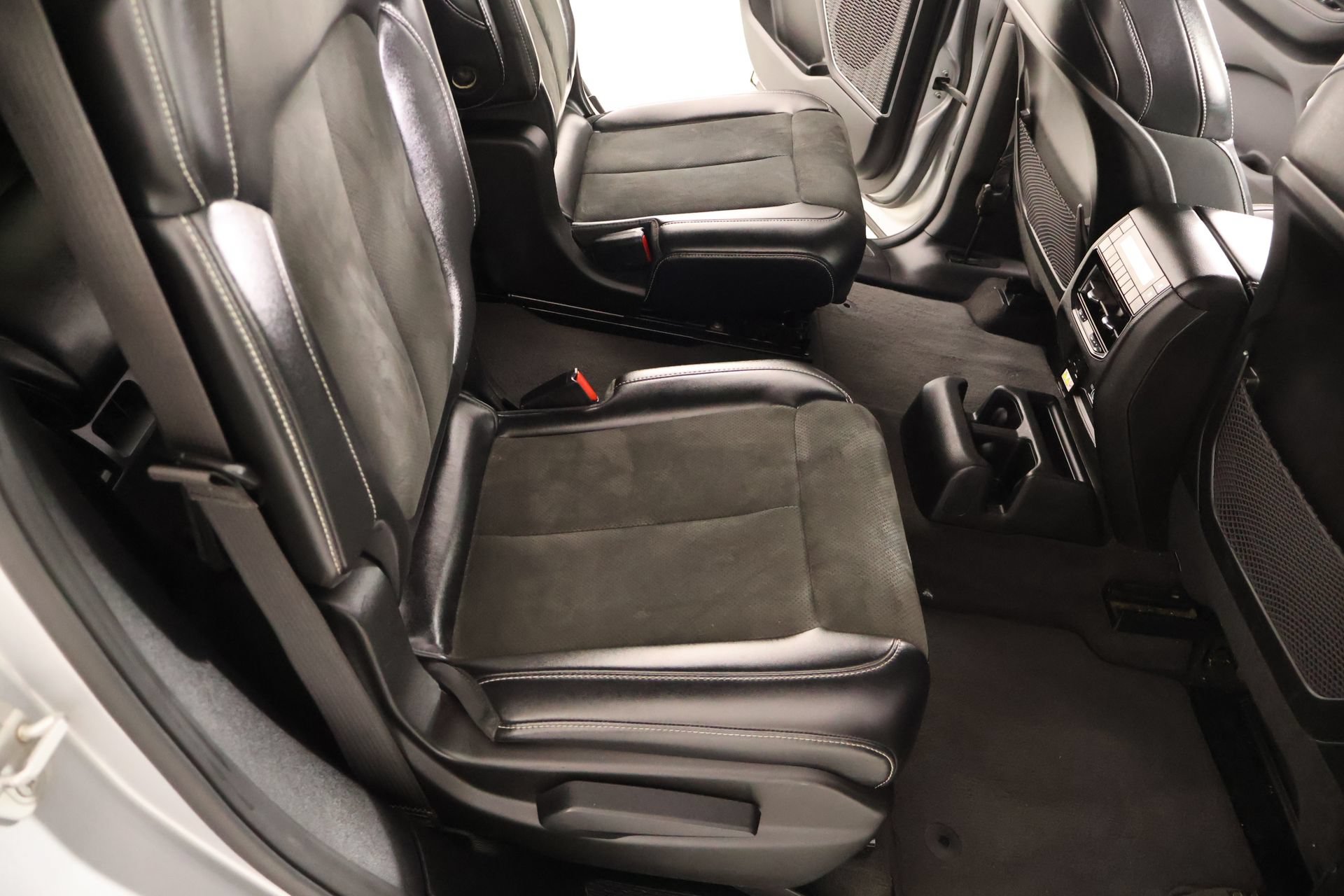 Used 2021 Jeep Grand Cherokee L Laredo AWD/4WD image 15