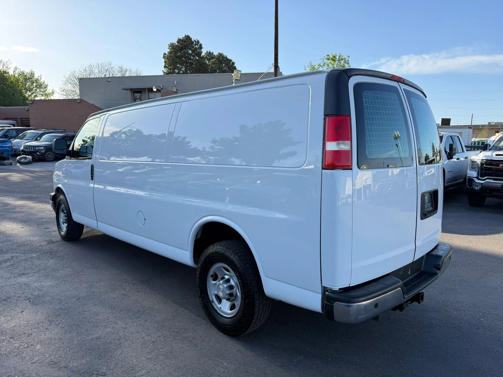 Used 2018 Chevrolet Express 3500 Extended w/ Driver Convenience Package RWD image 6