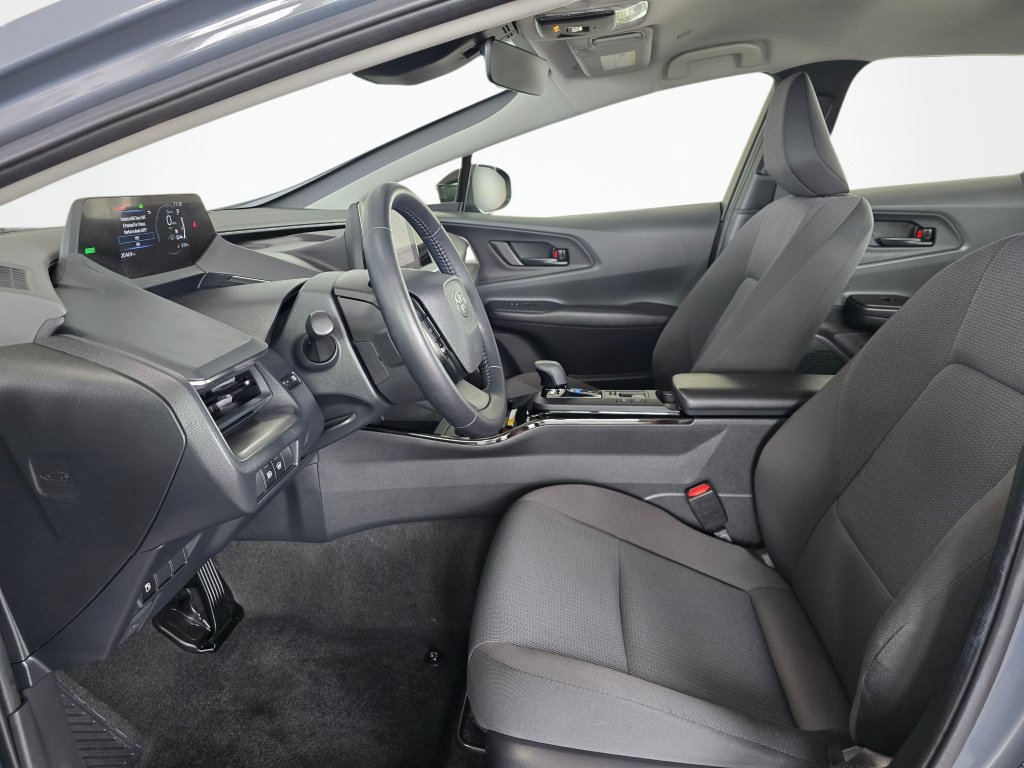 Used 2024 Toyota Prius LE FWD image 17