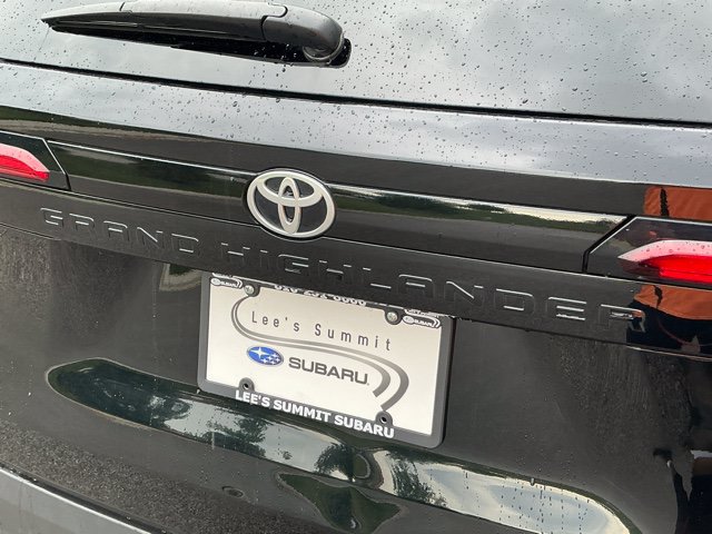 Used 2025 Toyota Grand Highlander AWD image 3