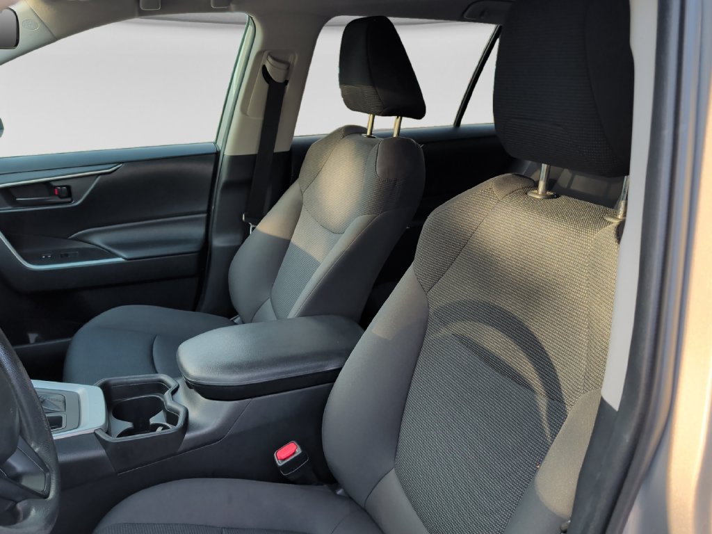 Used 2019 Toyota RAV4 LE w/ All Weather Liner Package AWD/4WD image 17