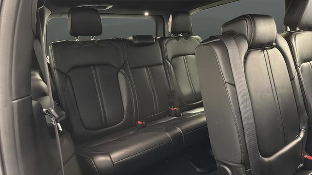 Used 2023 Jeep Wagoneer 4WD w/ HD Trailer Tow Package image 33