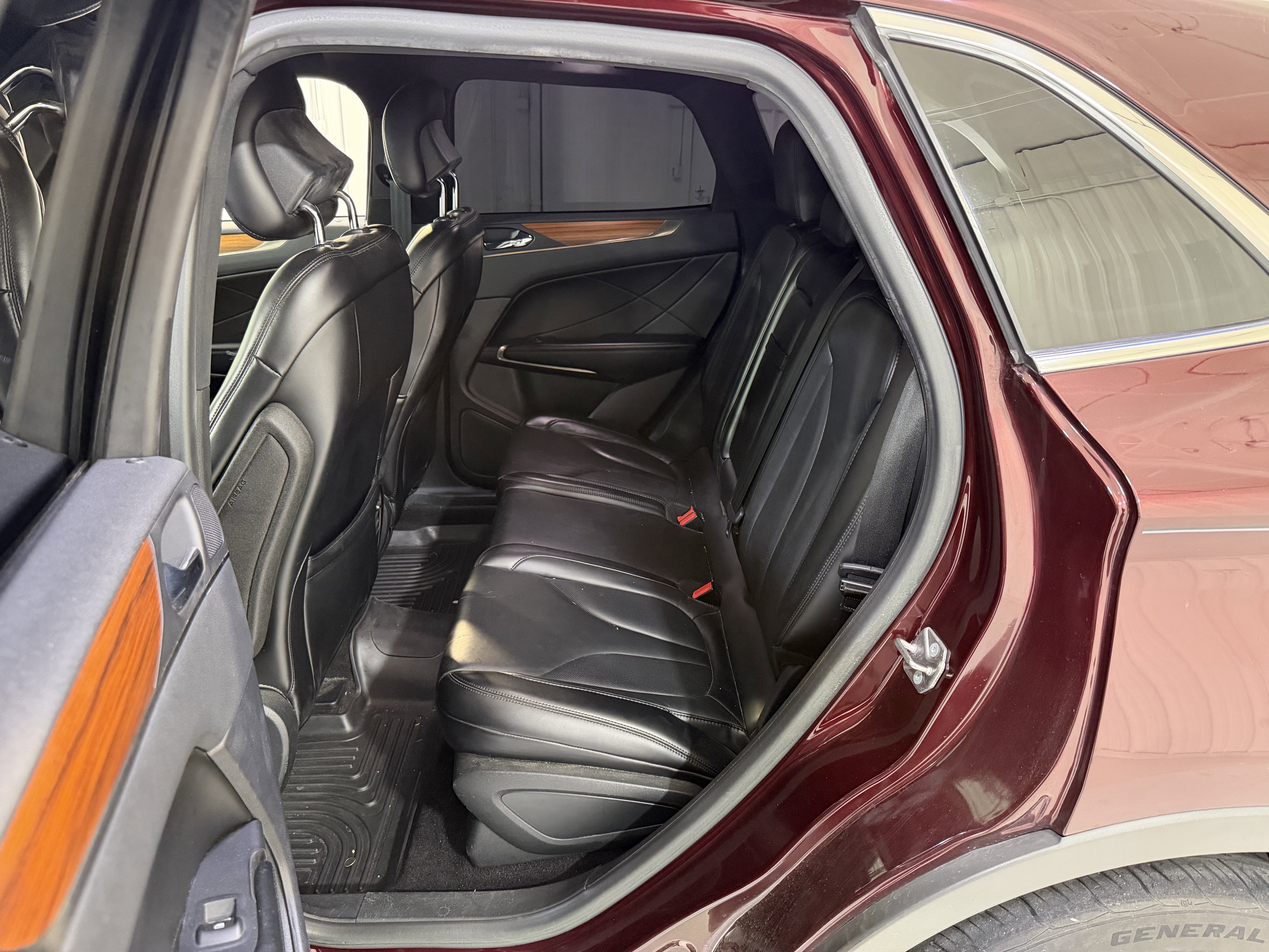 Used 2018 Lincoln MKC Select w/ Select Plus Package FWD image 11