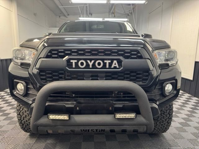 Used 2017 Toyota Tacoma TRD Off-Road AWD/4WD image 2