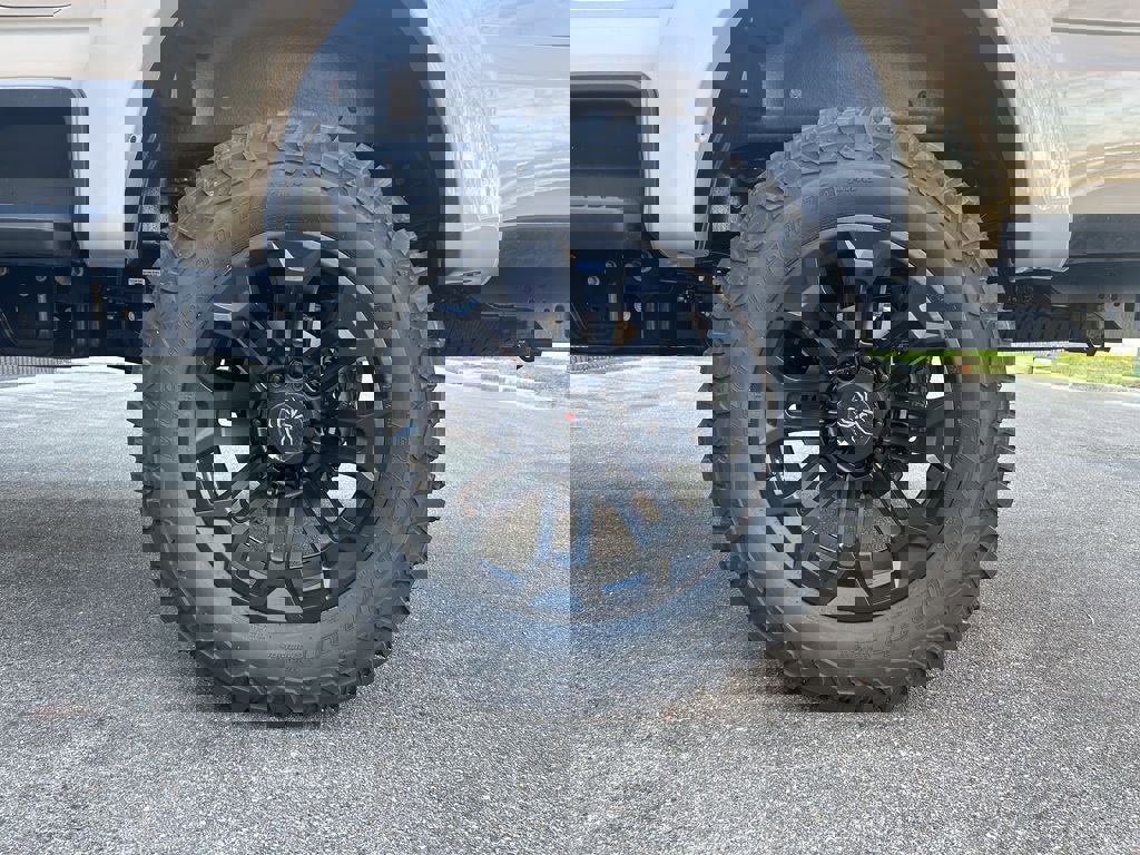 New 2026 Ford F250 Lariat w/ Black Appearance Package image 39