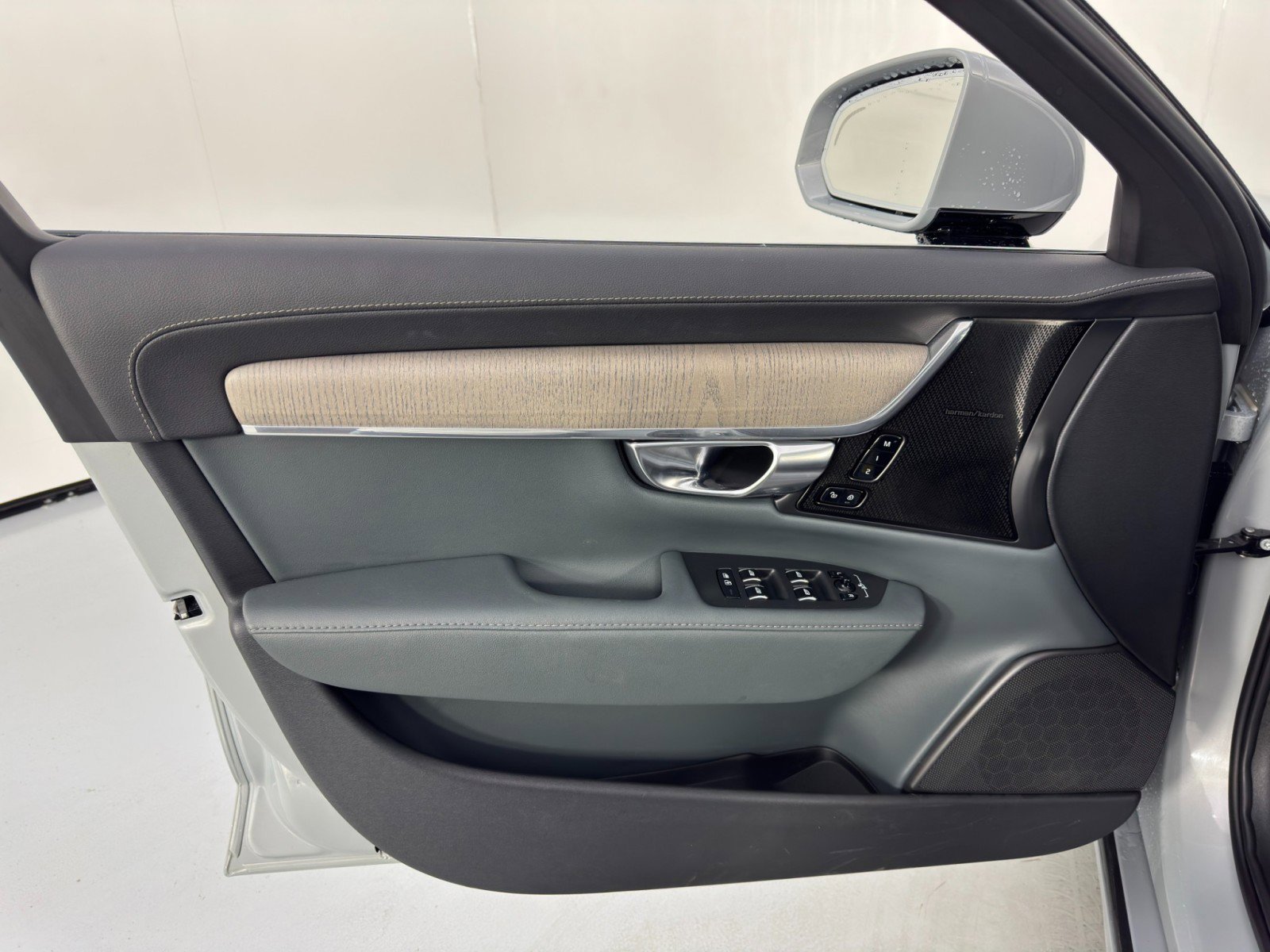 Used 2024 Volvo S90 T8 Ultimate image 42