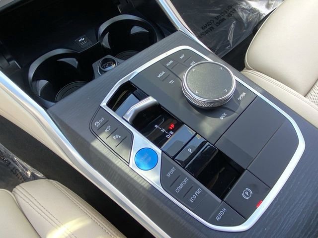 Used 2025 BMW i4 eDrive40 w/ Premium Package image 22