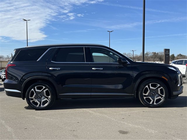 Used 2023 Hyundai Palisade Limited image 43