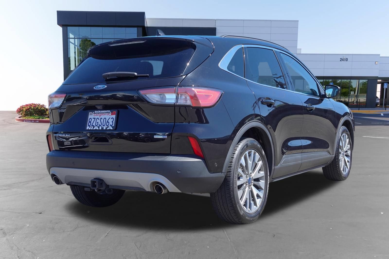 Used 2020 Ford Escape Titanium AWD/4WD image 3
