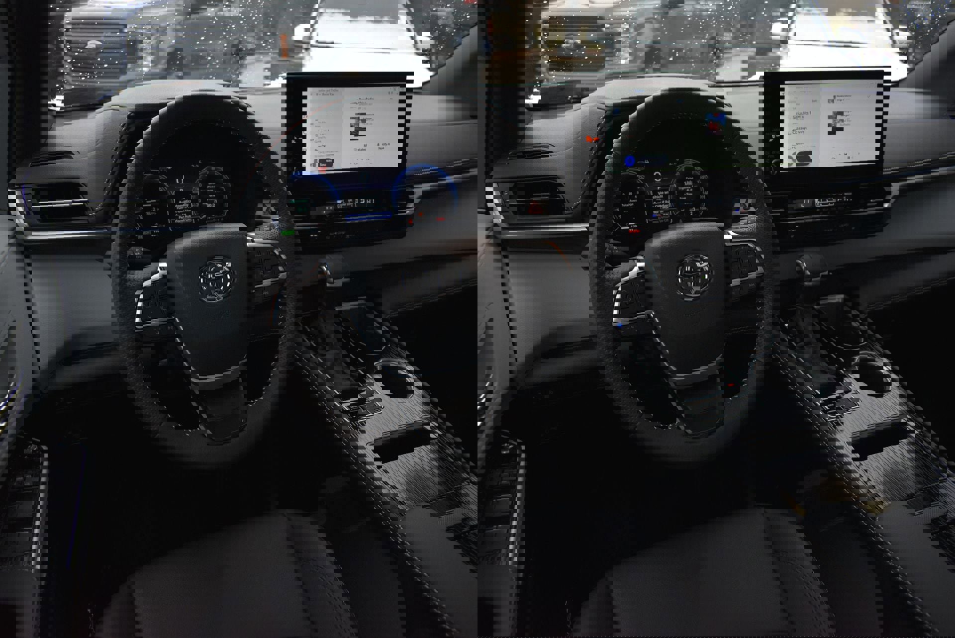 Used 2025 Toyota Sienna XSE image 16