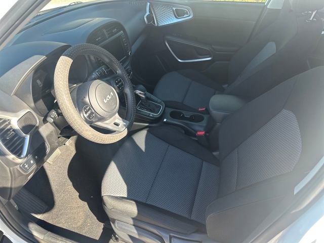 Used 2023 Kia Soul LX w/ LX Technology Package image 8
