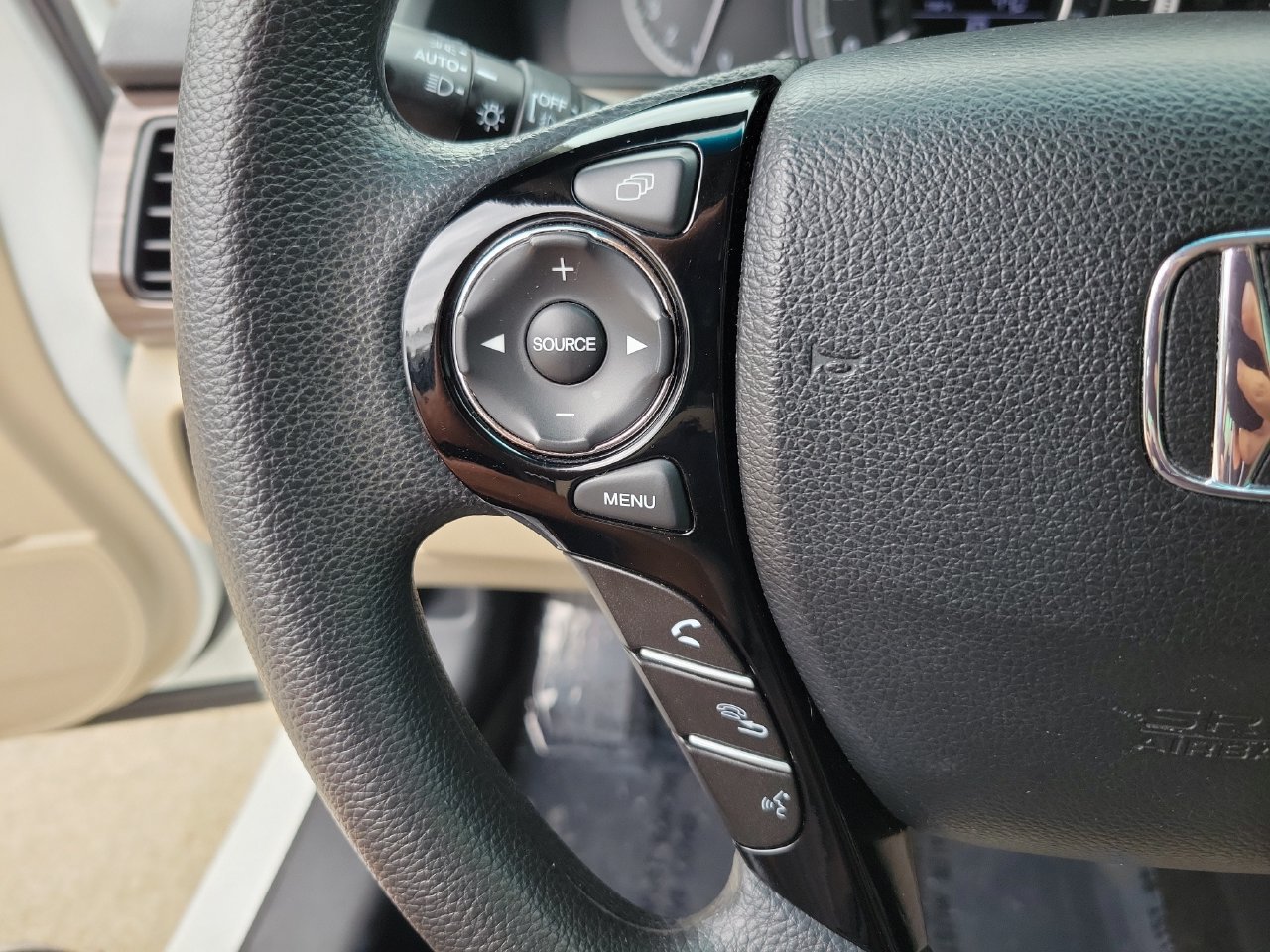 Used 2016 Honda Accord EX image 18