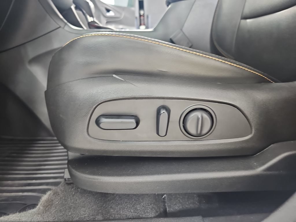 Used 2020 Chevrolet Equinox Premier FWD image 34
