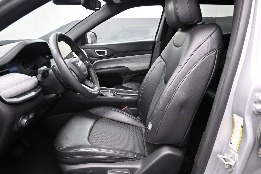 Used 2024 Jeep Compass Latitude AWD/4WD image 20