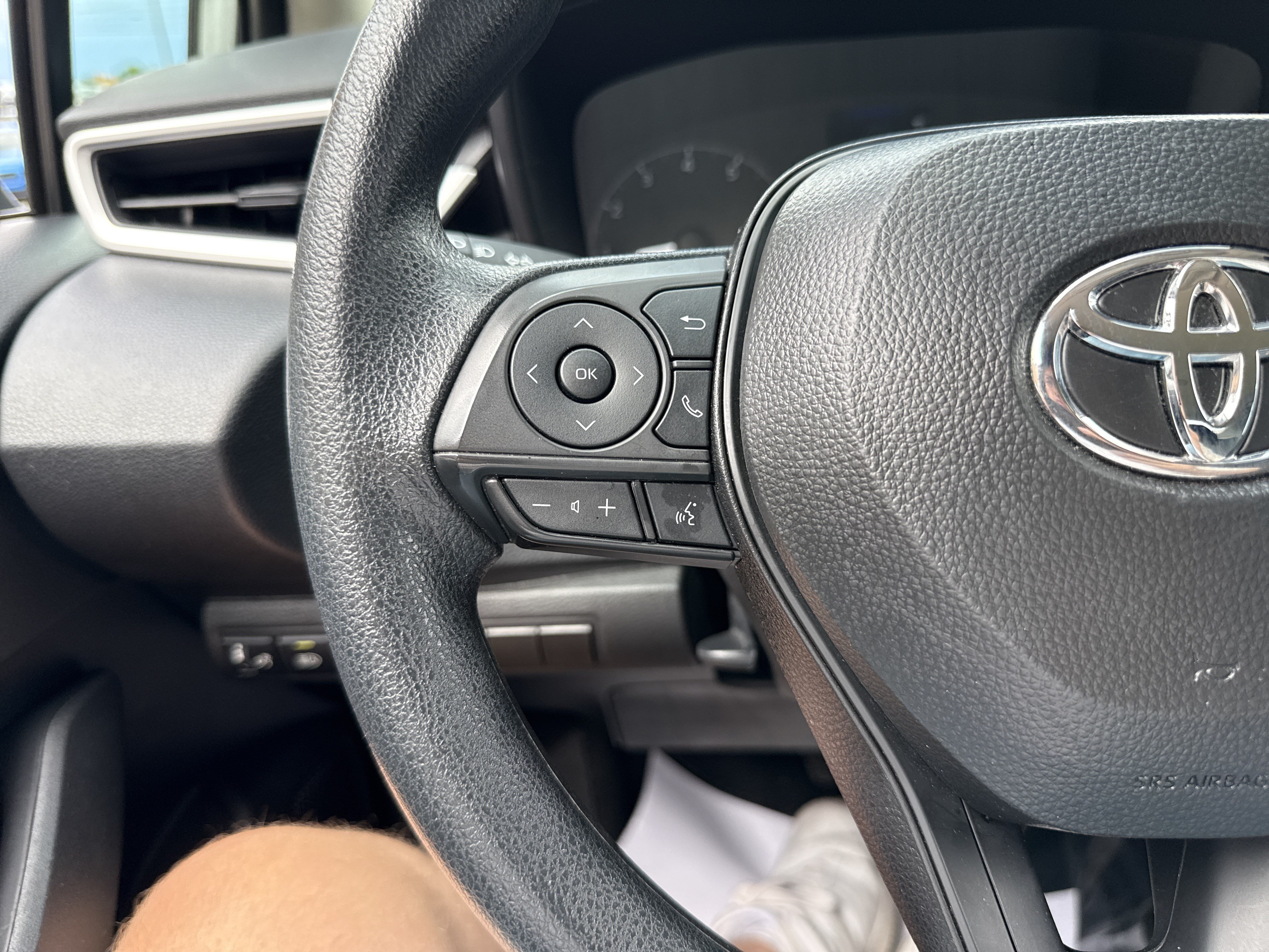 Used 2025 Toyota Corolla LE FWD image 18