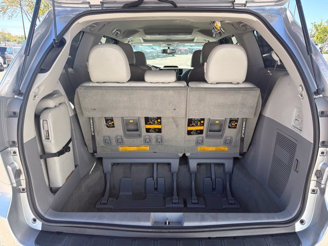Used 2012 Toyota Sienna XLE w/ Entertainment Pkg FWD image 15
