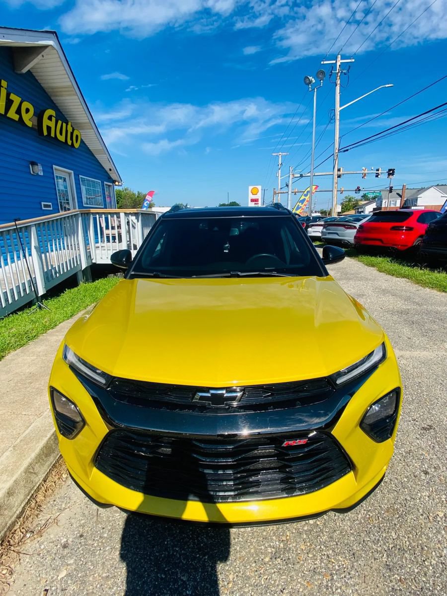 Used 2023 Chevrolet TrailBlazer RS w/ Sun and Liftgate Package FWD image 4