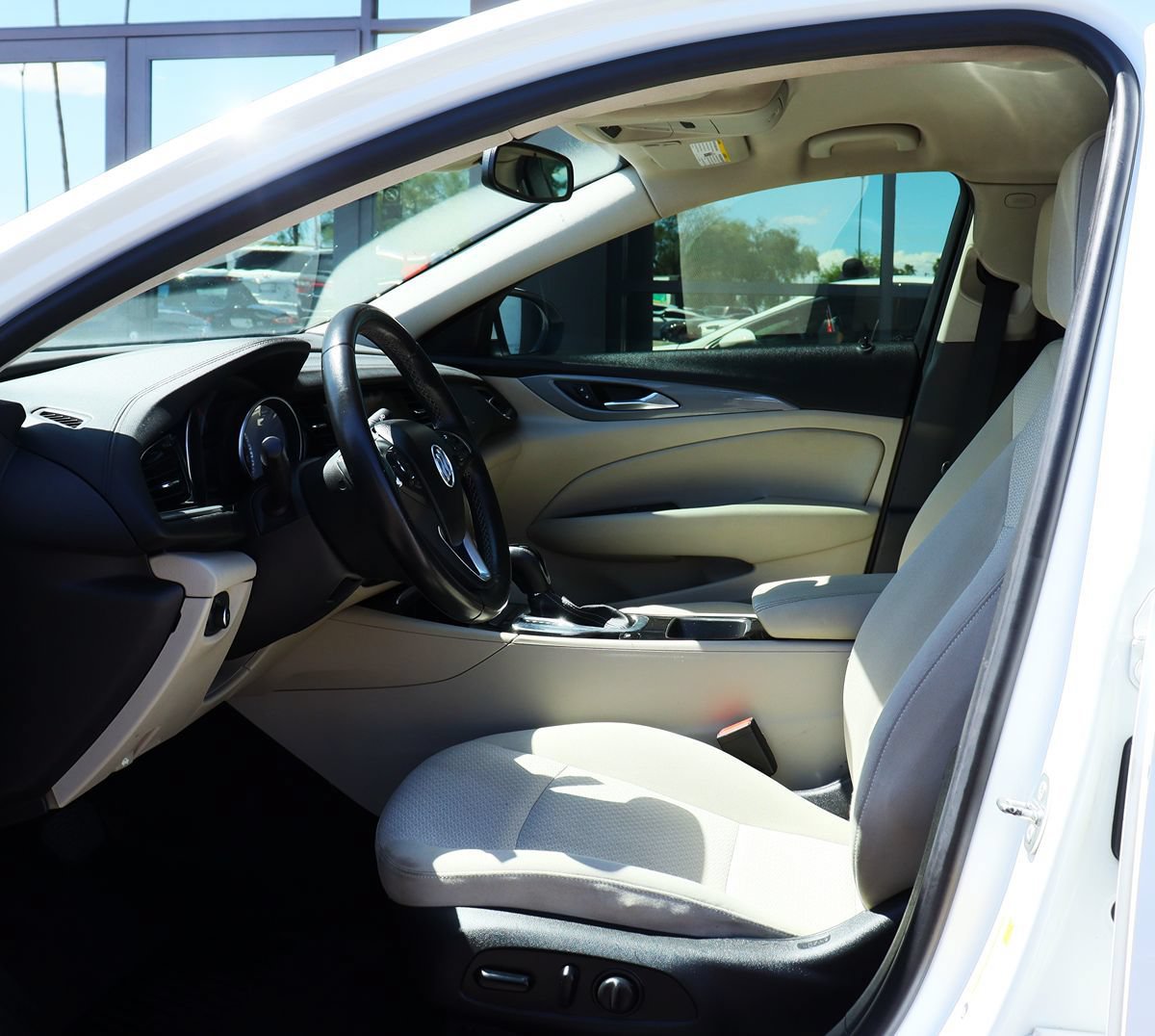 Used 2018 Buick Regal Preferred w/ Sights and Sounds Package FWD image 33