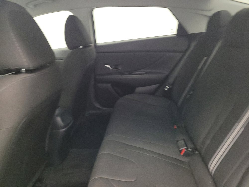 Used 2023 Hyundai Elantra SEL w/ Convenience Package image 18