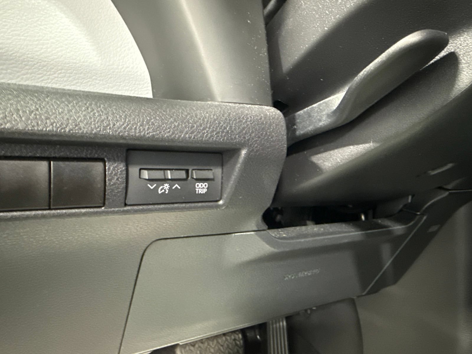 Used 2025 Toyota Sienna XLE FWD image 48