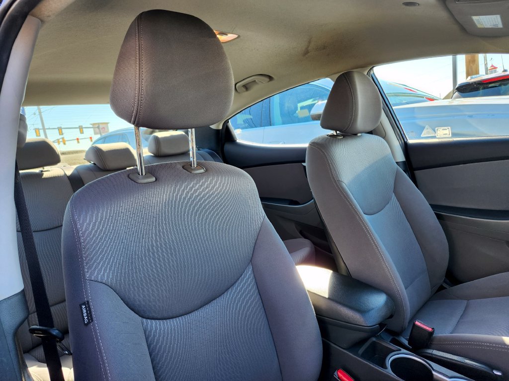 Used 2014 Hyundai Elantra SE w/ Option Group 02 FWD image 13