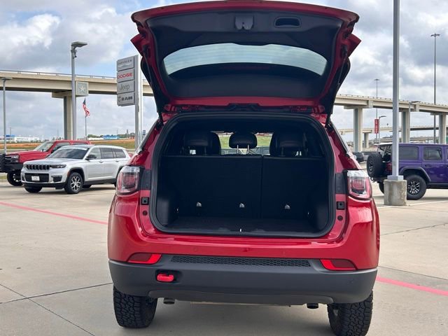 Used 2025 Jeep Compass Trailhawk AWD/4WD image 9
