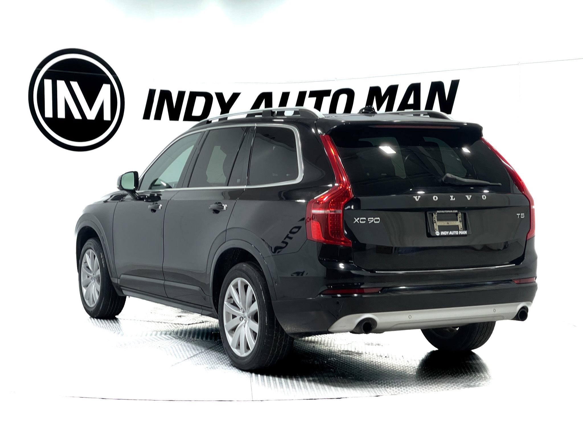 Used 2018 Volvo XC90 T5 Momentum w/ Convenience Package FWD image 6