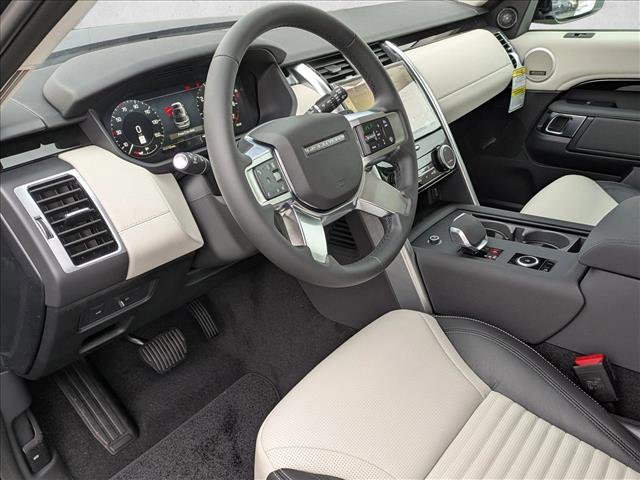 New 2026 Land Rover Discovery S image 3