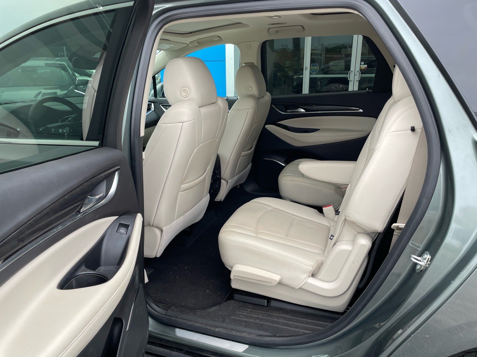 Used 2023 Buick Enclave Essence w/ Experience Buick Package FWD image 5