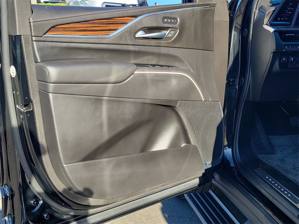 Certified 2023 Cadillac Escalade Premium Luxury w/ Performance Package image 22