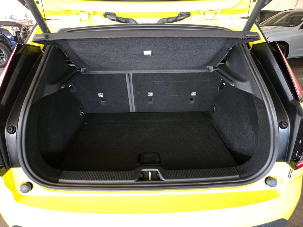 Certified 2025 Volvo EX30 Ultra AWD/4WD image 13