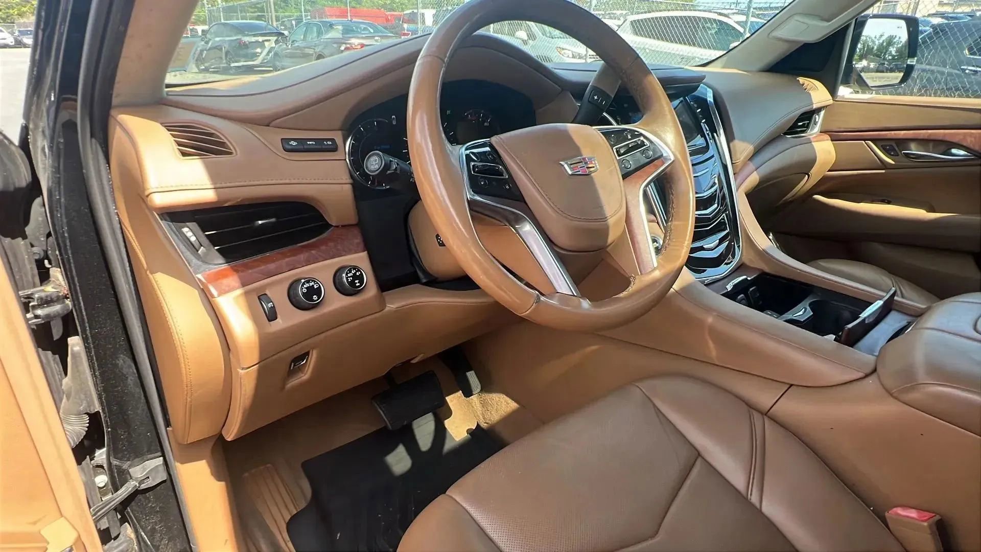 Used 2016 Cadillac Escalade Platinum image 23