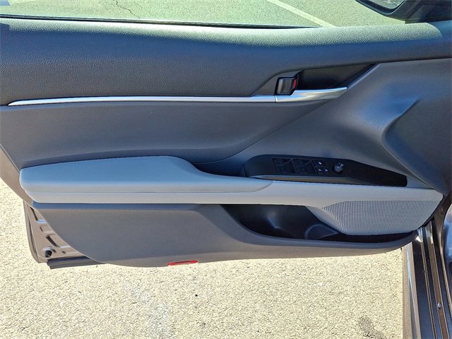 Used 2023 Toyota Camry SE image 9