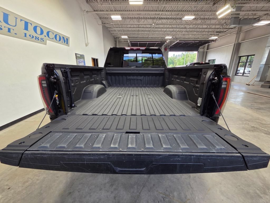 Used 2024 GMC Sierra 2500 AT4 w/ Technology Package AWD/4WD image 11