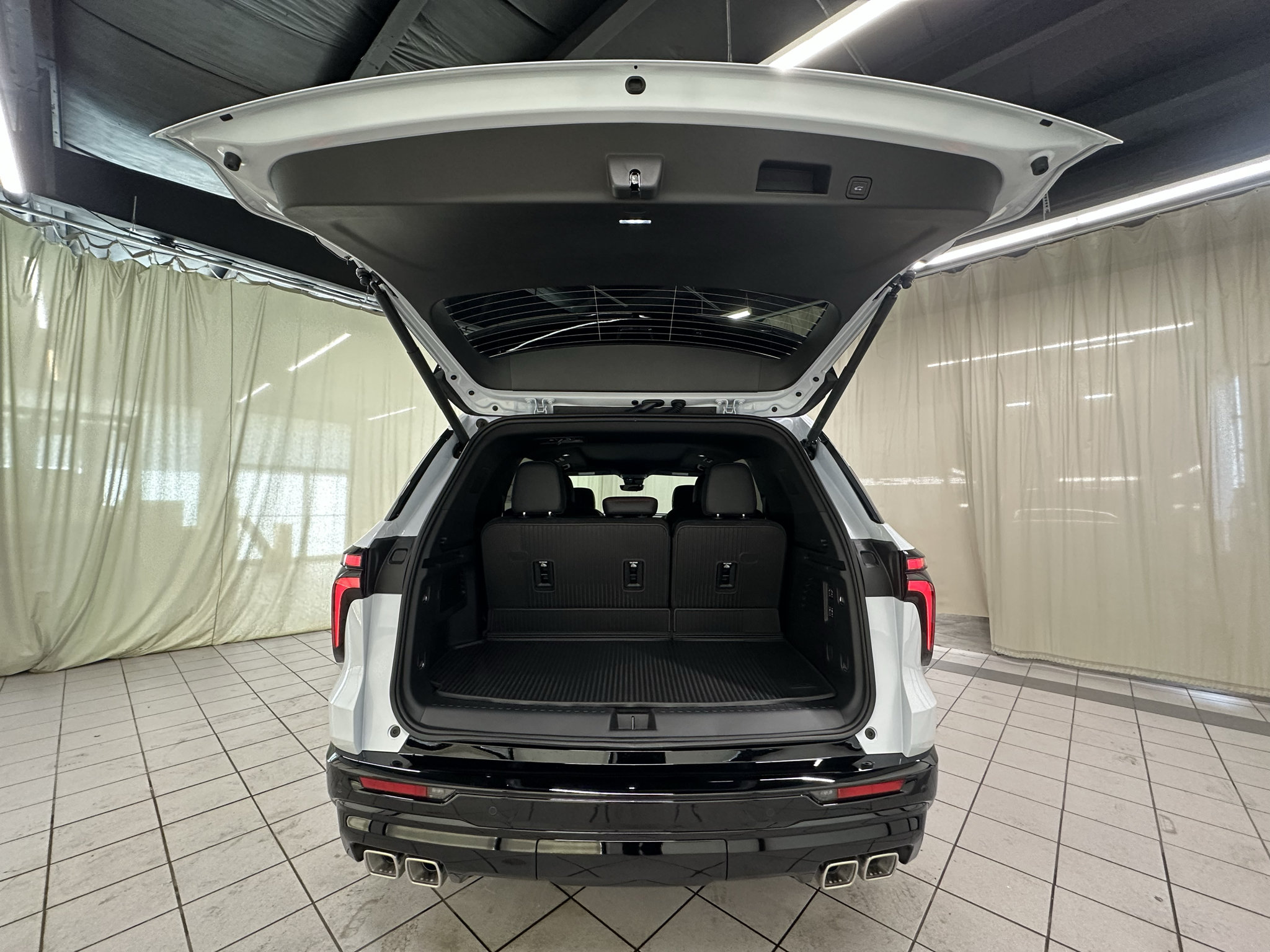New 2027 Chevrolet Traverse RS w/ LPO, Floor Liner Package AWD/4WD image 10