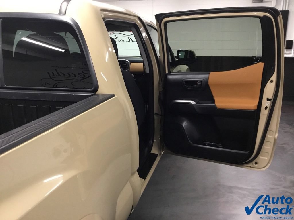 Used 2016 Toyota Tacoma SR5 w/ SR5 Appearance Package (SN) AWD/4WD image 38