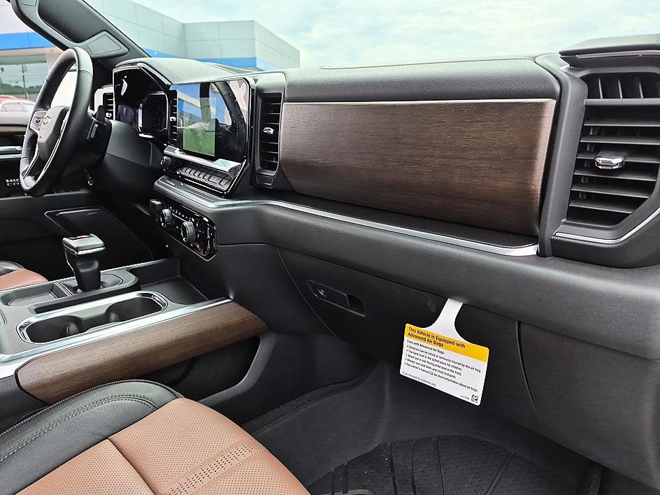 Certified 2025 Chevrolet Silverado 1500 High Country AWD/4WD image 35